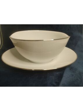 Noritake 6127 Fremont Gravy Boat with Underplate White with Platinum Silver Trim